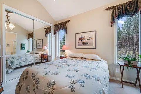 Bedroom - 62029 Fall Creek Loop, Bend, OR 97702 photo 3 of 4