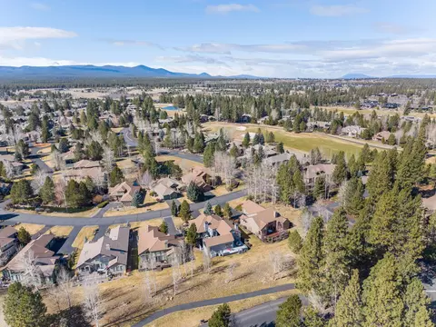 View/Area - 62029 Fall Creek Loop, Bend, OR 97702 photo 2 of 6