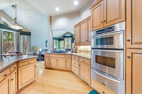Kitchen - 62029 Fall Creek Loop, Bend, OR 97702 photo 3 of 4