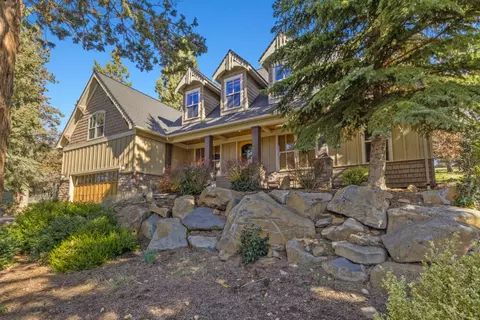 11017 Siskin Ln, Klamath Falls, OR 97601