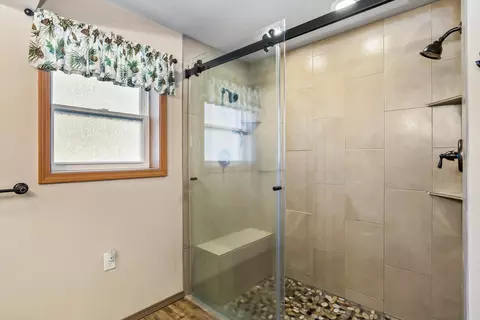 Bath - 22030 Stormy Ln, Bend, OR 97701 photo 4 of 7