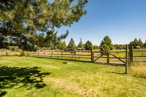 Exterior - 22030 Stormy Ln, Bend, OR 97701 photo 26 of 35