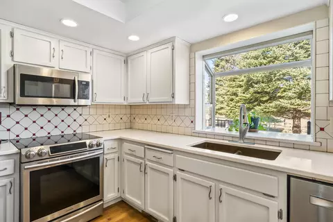 Kitchen - 22030 Stormy Ln, Bend, OR 97701 photo 3 of 5