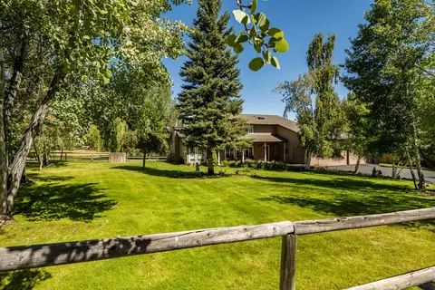Exterior - 22030 Stormy Ln, Bend, OR 97701 photo 33 of 35