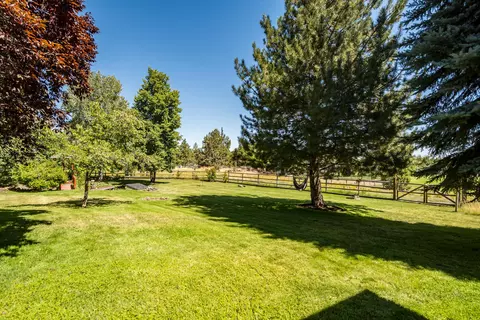 Exterior - 22030 Stormy Ln, Bend, OR 97701 photo 25 of 35