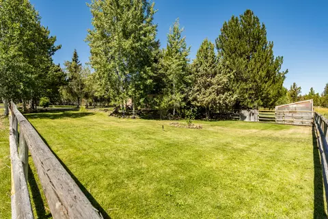 Exterior - 22030 Stormy Ln, Bend, OR 97701 photo 30 of 35