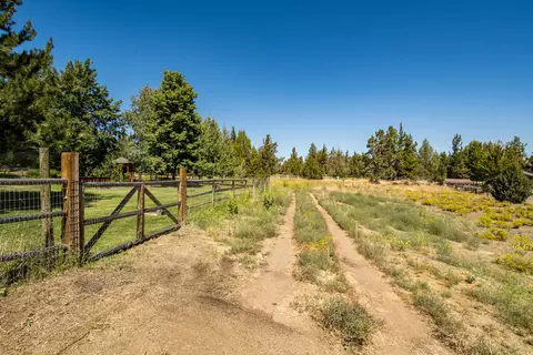 Exterior - 22030 Stormy Ln, Bend, OR 97701 photo 27 of 35