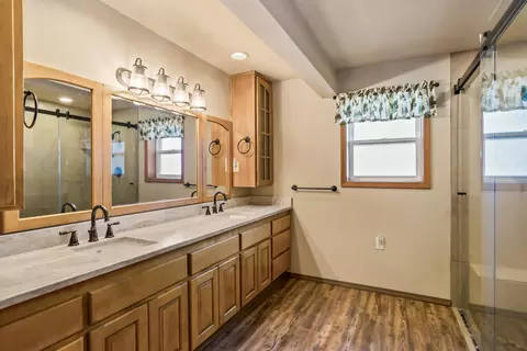 Bath - 22030 Stormy Ln, Bend, OR 97701 photo 3 of 7