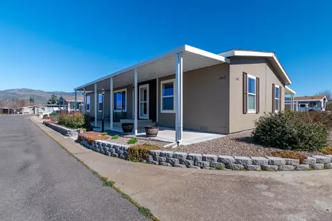 333 Mountain View Dr #162, Talent, OR 97540