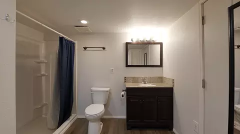 Bath - 509 Derby Rd, Eagle Point, OR 97524 photo 1 of 4