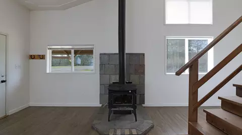 Living - 509 Derby Rd, Eagle Point, OR 97524 photo 2 of 5