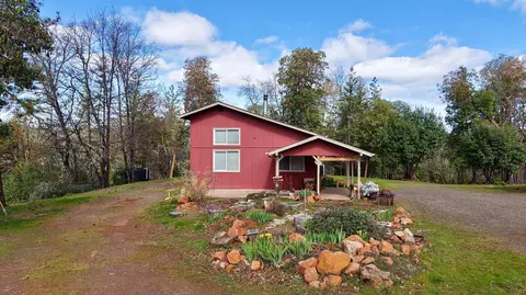 Exterior - 509 Derby Rd, Eagle Point, OR 97524 photo 2 of 8