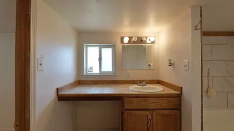 Bath - 509 Derby Rd, Eagle Point, OR 97524 photo 3 of 4