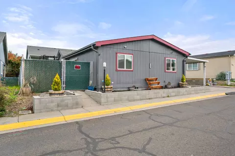 2311 Lara Ln, Central Point, OR 97502