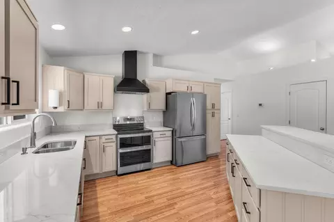 Kitchen - 55962 Black Duck Rd, Bend, OR 97707 photo 1 of 2