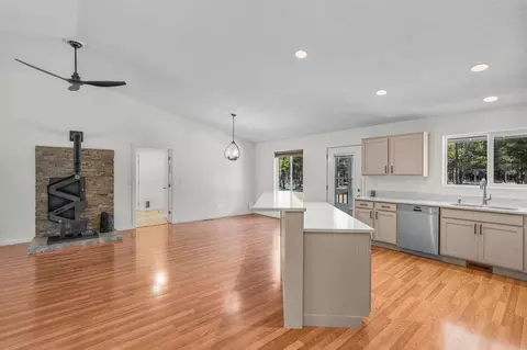 Living - 55962 Black Duck Rd, Bend, OR 97707 photo 4 of 5
