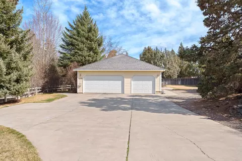 1052 NE Francis Ct, Bend, OR 97701