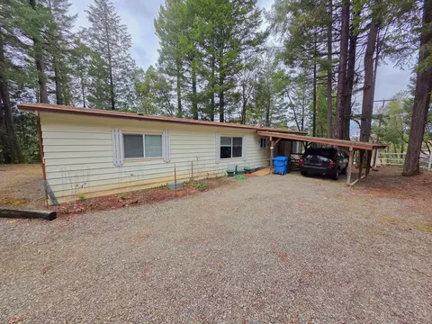350 Hamilton Ave, Cave Junction, OR 97523