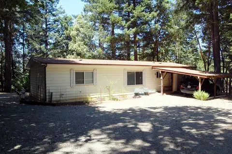 350 Hamilton Ave, Cave Junction, OR 97523