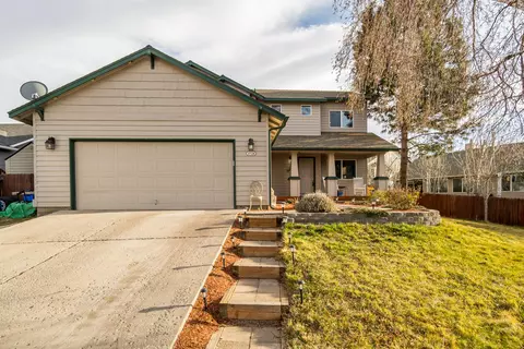 3728 SW Reindeer Ave, Redmond, OR 97756