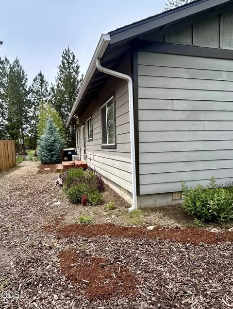 Exterior - 412 N Desert Rose Loop, Sisters, OR 97759 photo 2 of 3