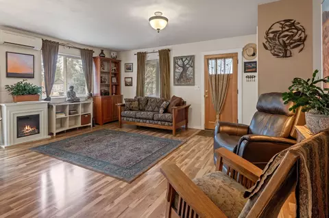 Living - 412 N Desert Rose Loop, Sisters, OR 97759 photo 1 of 1
