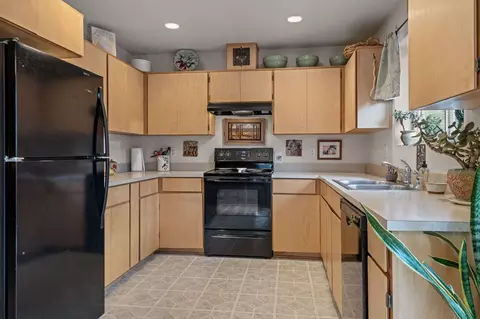 Kitchen - 412 N Desert Rose Loop, Sisters, OR 97759 photo 1 of 2