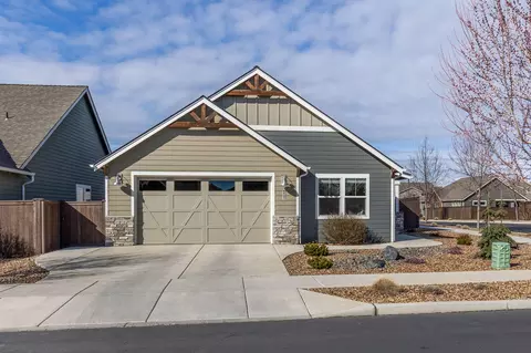 4201 SW 42nd St, Redmond, OR 97756