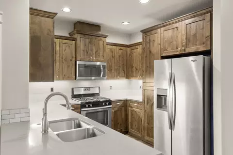 Kitchen - 20779 Boulderfield Ave, Bend, OR 97701 photo 2 of 2