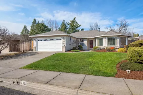125 Freshwater Dr, Phoenix, OR 97535
