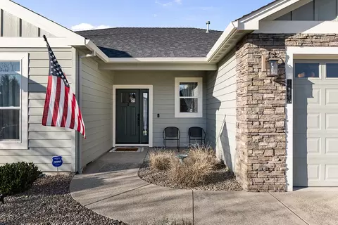 1043 Arrowhead Trl, Eagle Point, OR 97524 photo 2