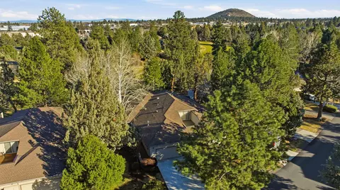 3076 NW Clubhouse Dr, Bend, OR 97703