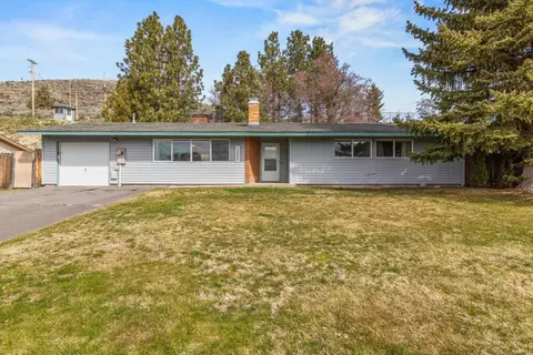 10055 Westbrook Dr, Klamath Falls, OR 97603