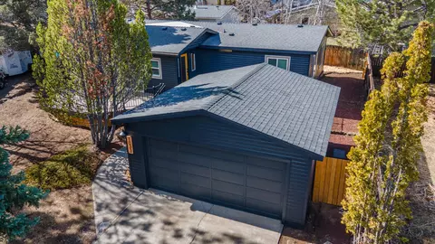 1033 SE Laurelwood Pl, Bend, OR 97702