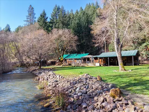 9972 Elk Creek Rd, Trail, OR 97541