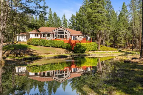 313 Eagle Ridge Dr, Grants Pass, OR 97526