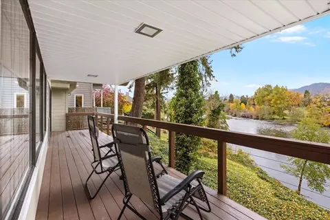 Exterior - 1088 E Park St, Grants Pass, OR 97527 photo 7 of 8