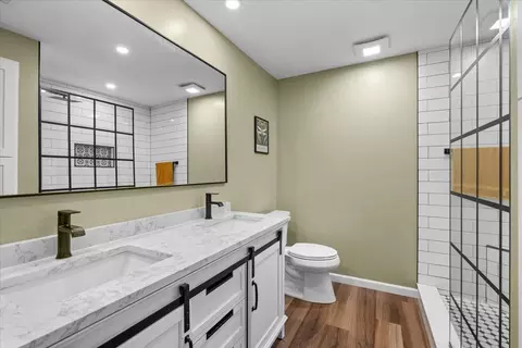 Bath - 1088 E Park St, Grants Pass, OR 97527 photo 1 of 4