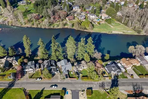 View/Area - 1088 E Park St, Grants Pass, OR 97527 photo 2 of 4
