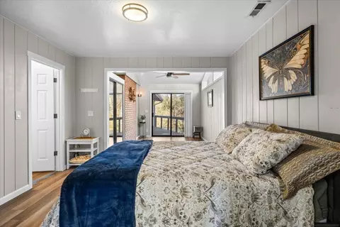 Bedroom - 1088 E Park St, Grants Pass, OR 97527 photo 3 of 3