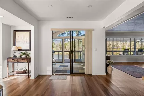 Entry Way - 1088 E Park St, Grants Pass, OR 97527 photo 3 of 3