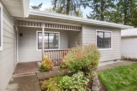 Exterior - 1088 E Park St, Grants Pass, OR 97527 photo 6 of 8
