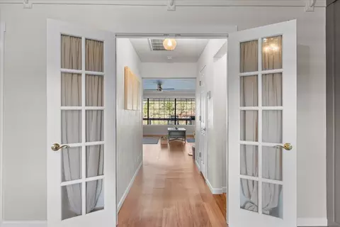 Entry Way - 1088 E Park St, Grants Pass, OR 97527 photo 2 of 3