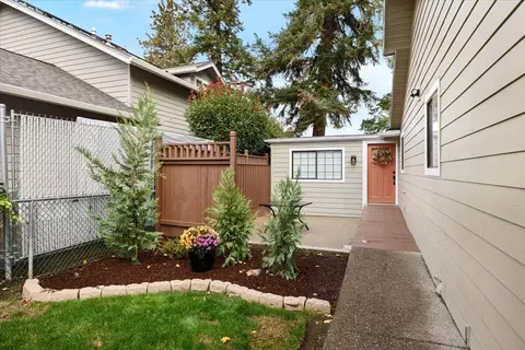 Exterior - 1088 E Park St, Grants Pass, OR 97527 photo 3 of 8