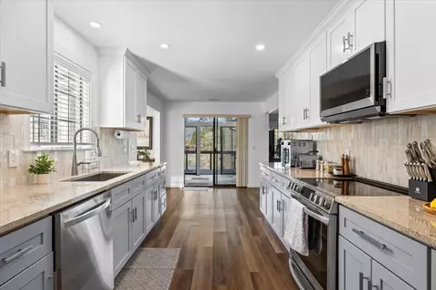 Kitchen - 1088 E Park St, Grants Pass, OR 97527 photo 3 of 3