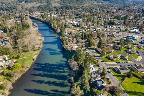 View/Area - 1088 E Park St, Grants Pass, OR 97527 photo 4 of 4