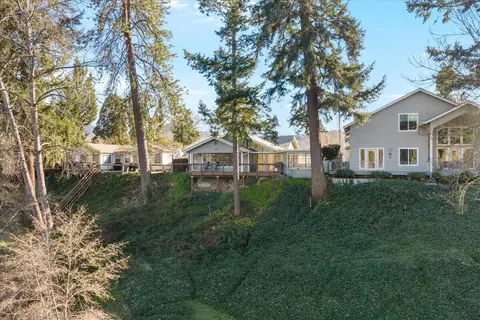 Exterior - 1088 E Park St, Grants Pass, OR 97527 photo 8 of 8