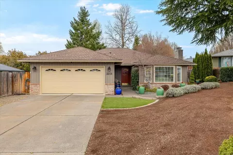 2213 Westfall Cir, Medford, OR 97504