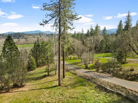 1100 Riverbanks Rd, Grants Pass, OR 97527