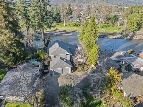 1352 E Park St, Grants Pass, OR 97527